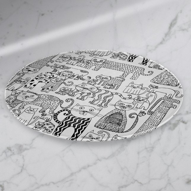 Schwarze und weiße Katzen und Kätzchen Schneidebrett (Fun Black and White Cats And Kittens Cutting Board)