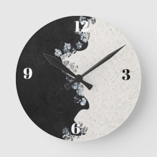 Schwarze und weiße minimalistische moderne Uhr