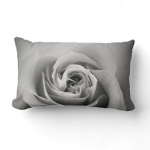 Schwarze und weiße Rosen-Kissen