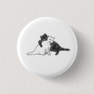 Schwarze und weiße sich umarmende Katzen personali Button
