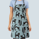Schwarze und weiße Tuxedo Katzen Schürze<br><div class="desc">Niedliche schwarz-weiße Tuxedokatzen,  die ihr Geschäft machen. Ein lustiges Muster auf einem mittelblauen Hintergrund. Originelle Kunst von Nic Squirrell.</div>