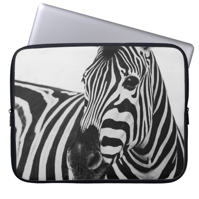 SCHWARZE UND WEISSE ZEBRA LAPTOPSCHUTZHÜLLE (Vorderseite)