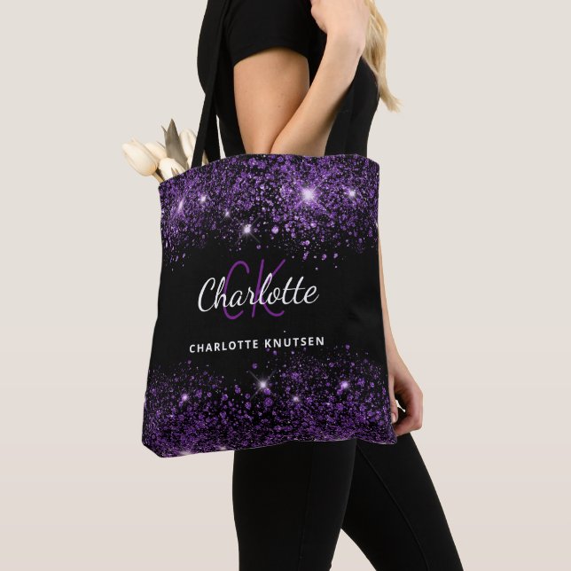 Schwarze violette Glitter-Monogramm-Initialen Name (Von Nahem)
