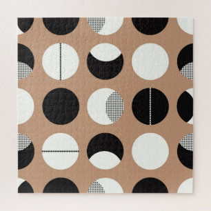 Schwarze, weiße Kreise, brauner Hintergrund. Puzzle