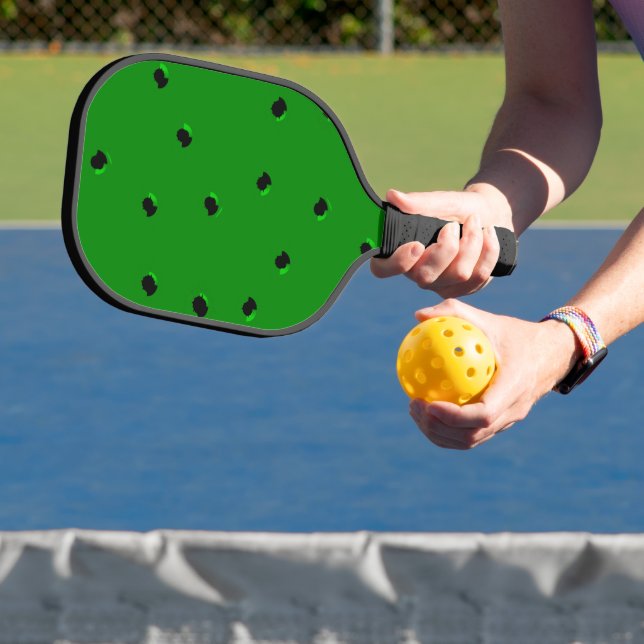 Schwarze winzige Löcher auf Grün Pickleball Schläger (InSitu)