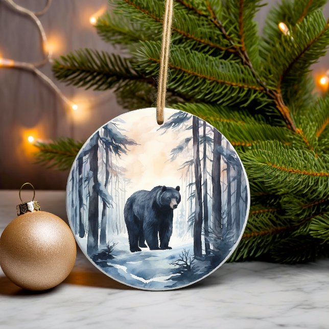 Schwarzer Bär bei Waldtieren im Winter Keramik Ornament (Von Creator hochgeladen)