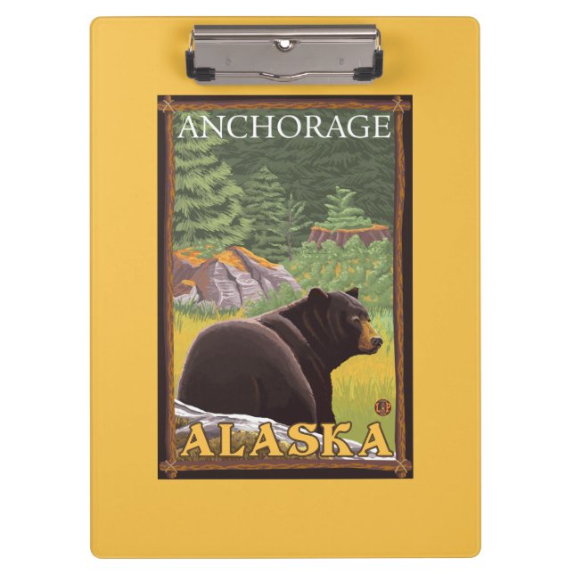 Schwarzer Bär im Wald - Anchorage, Alaska Klemmbrett (Vorderseite)