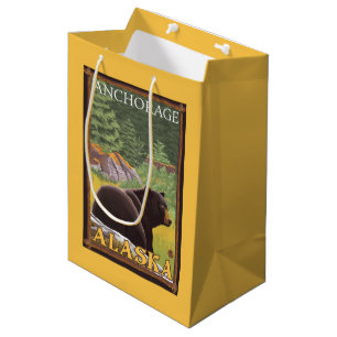 Schwarzer Bär im Wald - Anchorage, Alaska Mittlere Geschenktüte