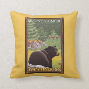 Schwarzer Bär im Wald - der Mount Rainier, Kissen