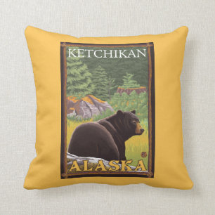 Schwarzer Bär im Wald - Ketchikan, Alaska Kissen