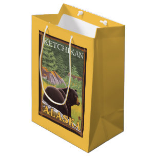 Schwarzer Bär im Wald - Ketchikan, Alaska Mittlere Geschenktüte