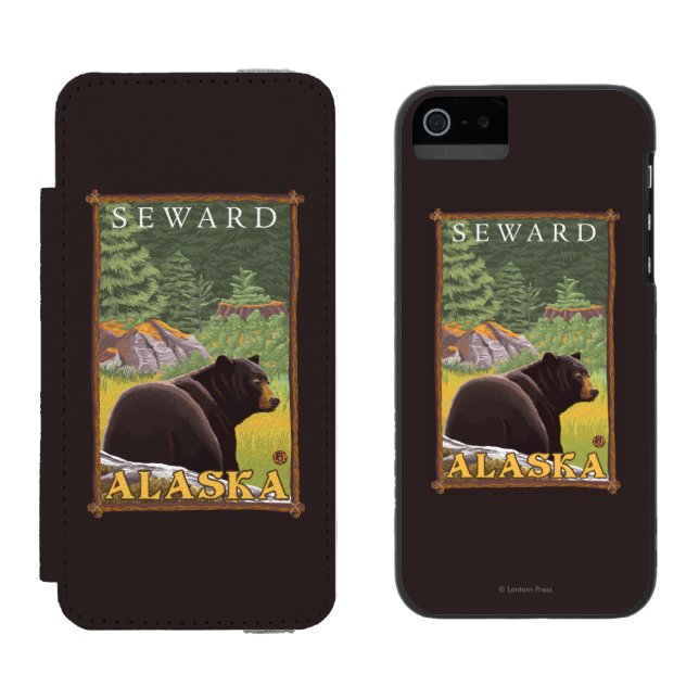 Schwarzer Bär im Wald - Seward, Alaska Incipio iPhone Geldbeutel-Hülle (Seite an Seite)
