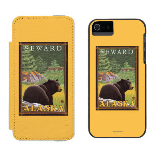 Schwarzer Bär im Wald - Seward, Alaska Incipio Watson™ iPhone 5 Geldbörsen Hülle