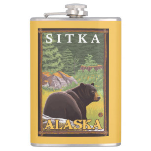 Schwarzer Bär im Wald - Sitka, Alaska Flachmann