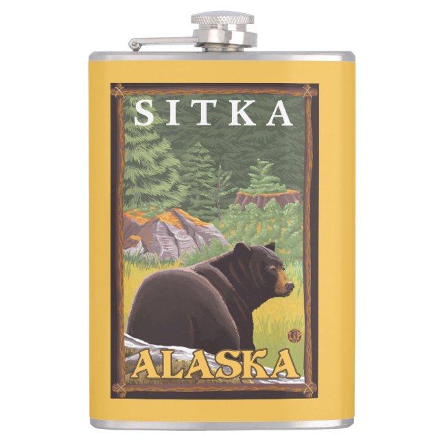 Schwarzer Bär im Wald - Sitka, Alaska Flachmann (Vorderseite)
