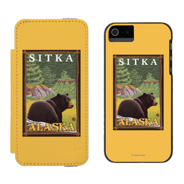 Schwarzer Bär im Wald - Sitka, Alaska Incipio iPhone Geldbeutel-Hülle (Seite an Seite)