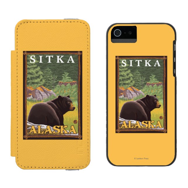 Schwarzer Bär im Wald - Sitka, Alaska Incipio iPhone Geldbeutel-Hülle (Seite an Seite)