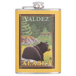 Schwarzer Bär im Wald - Valdez, Alaska Flachmann