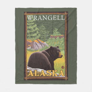 Schwarzer Bär im Wald - Wrangell, Alaska Fleecedecke