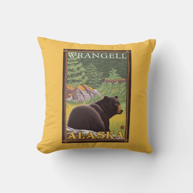 Schwarzer Bär im Wald - Wrangell, Alaska Kissen (Vorderseite)