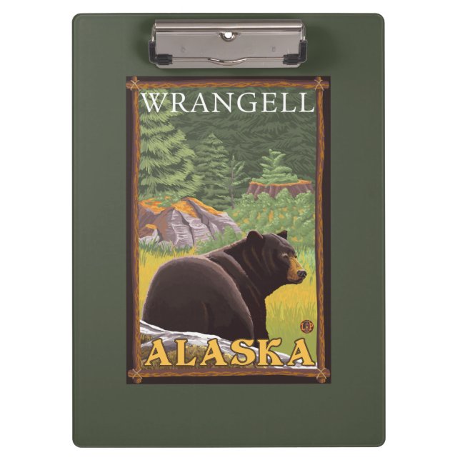 Schwarzer Bär im Wald - Wrangell, Alaska Klemmbrett (Vorderseite)