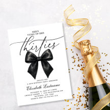 Schwarzer Bow, der ihre Dreißiger zum 40. Geburtst