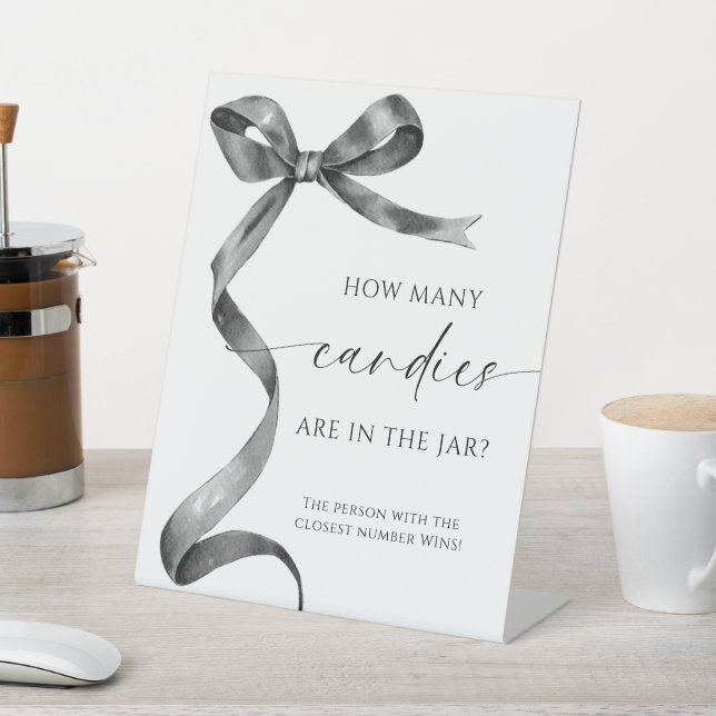 Schwarzer Bow, wie viele Candies im Jar sind Sockelschild (In SItu)