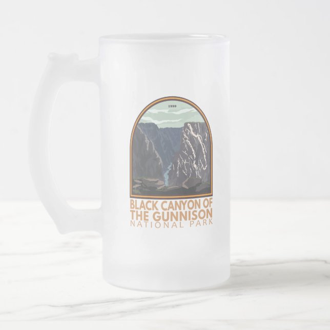 Schwarzer Canyon des Vintagen Gunnison-Emblems Mattglas Bierglas (Links)