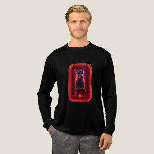 Schwarzer Chihuahua tanzt im neonroten Licht Tri-Blend Shirt