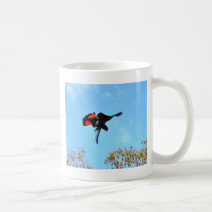 SCHWARZER COCKATOO IM FLUG LÄNDLICHES AUSTRALIEN TASSE