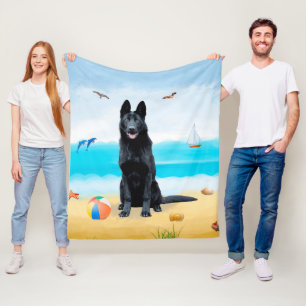 Schwarzer Deutscher Schäferhund am Strand Fleecedecke