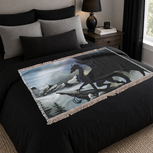 Schwarzer Drache Fantasy Blue Mountains Decke (Von Creator hochgeladen)