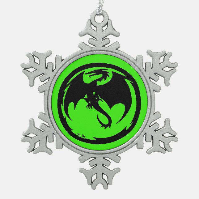 Schwarzer Drache Grüne Zinnschneeflocke Schneeflocken Zinn-Ornament (Vorderseite)