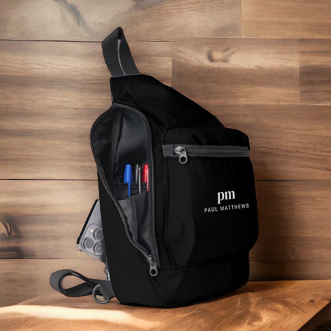 Schwarzer einfacher Minimalistischer Name und Mono Crossbody Bag (Personalize with your initials and name.)