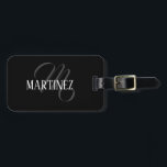 Schwarzer eleganter Personalisierter Nachname | Na Gepäckanhänger<br><div class="desc">Schwarz Eleganter Personalisierter Name. Sie können Ihren Namen,  den Namen eines geliebten Menschen oder eine spezielle Nachricht hinzufügen. Ob es ein herzliches Geschenk für jemanden ist,  der Ihnen lieb ist oder eine persönliche Leckerei,  die Wahl liegt bei Ihnen.</div>