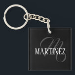 Schwarzer eleganter Personalisierter Nachname | Na Schlüsselanhänger<br><div class="desc">Schwarz Eleganter Personalisierter Name. Sie können Ihren Namen,  den Namen eines geliebten Menschen oder eine spezielle Nachricht hinzufügen. Ob es ein herzliches Geschenk für jemanden ist,  der Ihnen lieb ist oder eine persönliche Leckerei,  die Wahl liegt bei Ihnen.</div>