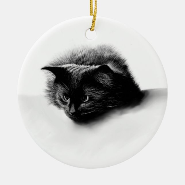 Schwarzer Flauschkatzen-Weihnachtsschmuck Keramik Ornament (Vorne)