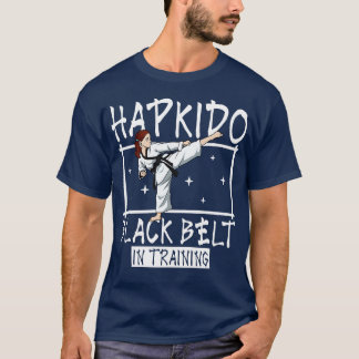 Schwarzer Gürtel in der Ausbildung Hapkido T-Shirt