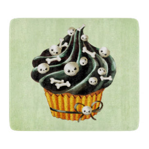 Schwarzer Halloween Cupcake mit kleinen Schädel Schneidebrett