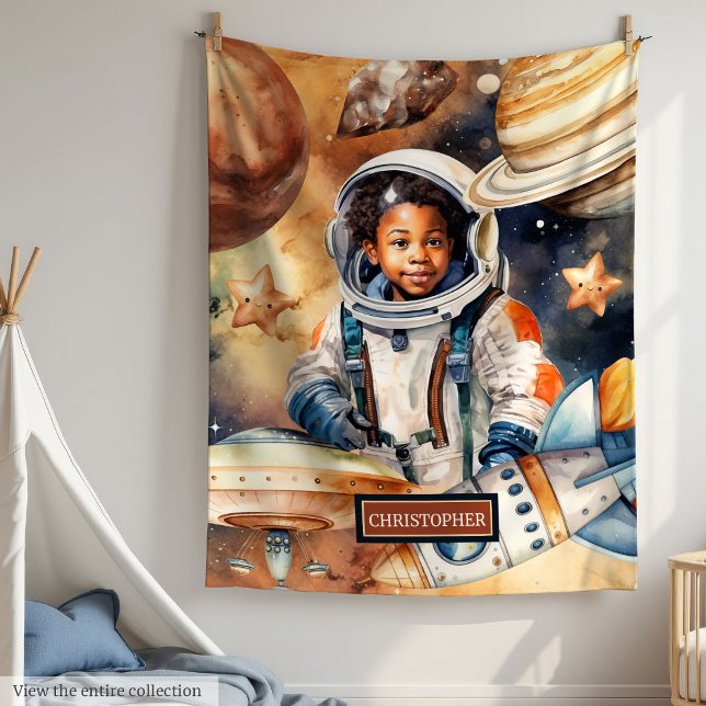 Schwarzer Hautjunge Astronauten Weltraumfarbe Fleecedecke (Black Skin Boy Astronaut Space Watercolor Style Fleece Blanket)