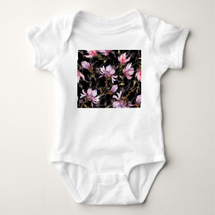 Schwarzer Hintergrund Rosa Magnolia Wasserfarbe Baby Strampler
