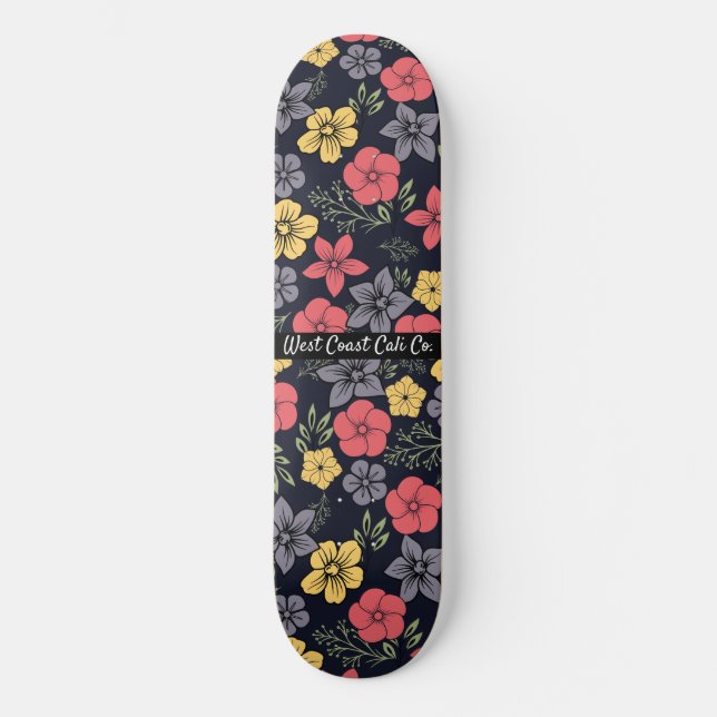 Schwarzer Hintergrund und farbenfrohe Blume Skateb Skateboard (Vorderseite)