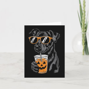 Schwarzer Hund mit Kürbisgetränk-Sonnenbrille für Karte