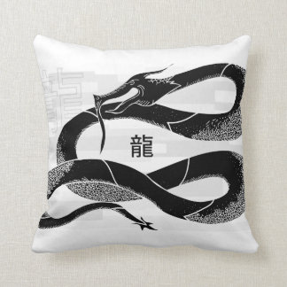 Schwarzer japanischer Drache-Weiß-Hintergrund Kissen