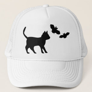 Schwarzer Kater mit Fledermaus Truckerkappe