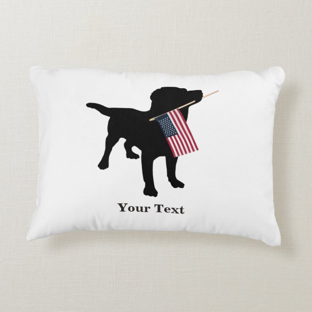 Schwarzer Labrador-Hund mit amerikanischer Flagge Dekokissen (Rückseite)