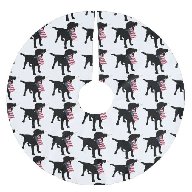 Schwarzer Labrador-Hund mit amerikanischer Flagge Polyester Weihnachtsbaumdecke (Vorderseite)