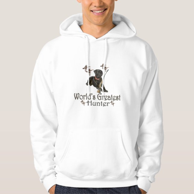 Schwarzer Labrador jagt die Shirts der Männer (Vorderseite)