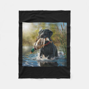 Schwarzer Labrador Retriever Hunde Jagd Enten in e Fleecedecke