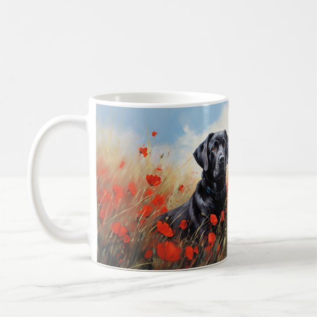 Schwarzer Labrador Retriever in einem Feld roter M Kaffeetasse (Links)